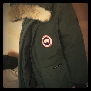 Green Canada goose Its in great condition for you.